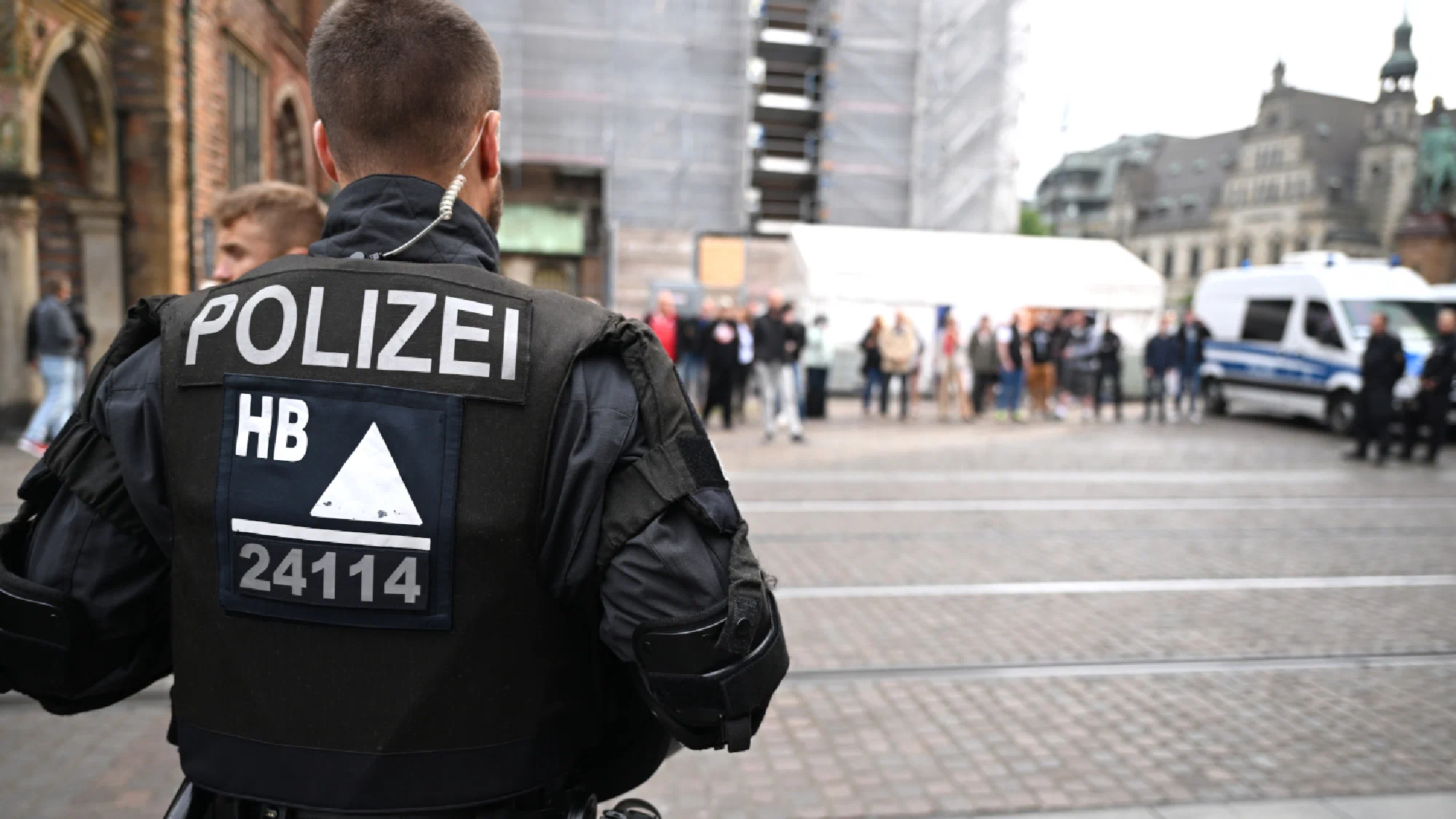 Corona-Leugner*innen protestieren gegen Karl Lauterbach in Bremen