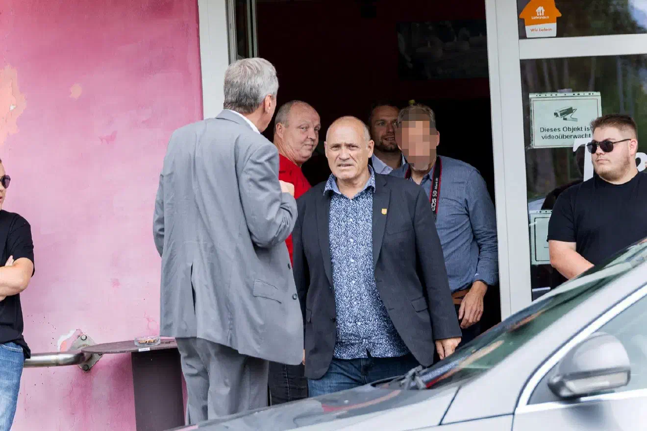 Neben diesen Rednern und dem engsten Kreis des Kreisverbands der AfD Wilhelmshaven waren quasi keine Gäste anwesend.