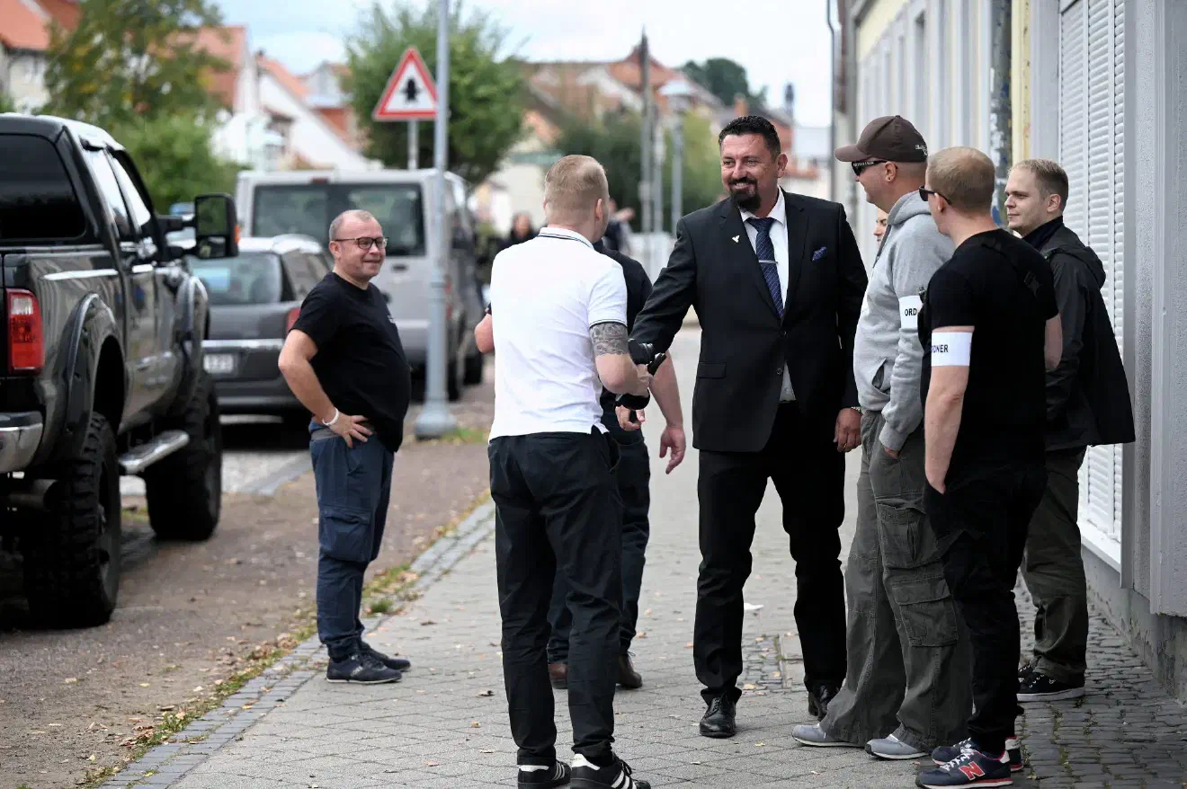 Für die Diskussionsrunde "Aus alt mach neu - Kann sich die alte Rechte neu erfinden?" war auch der ehemalige AfD-Abgeordnete und Rechtsanwalt Dubravko Mandic eingeladen, welcher 2021 aus der Partei ausgetreten war, um einem Ausschlussverfahren zuvor zu kommen.