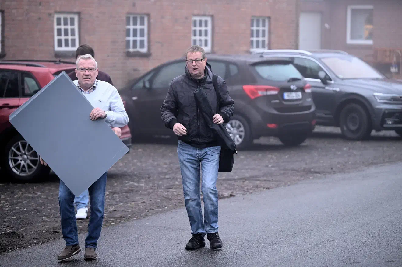 Wolfgang Wiencierz war am vergangenen Wochenende nicht der einzige Akteur aus dem Spektrum von Anhänger*innen von Verschwörungserzählungen. So wurde er von weiteren Personen begleitet, die sich dort zuletzt zusammenfanden.