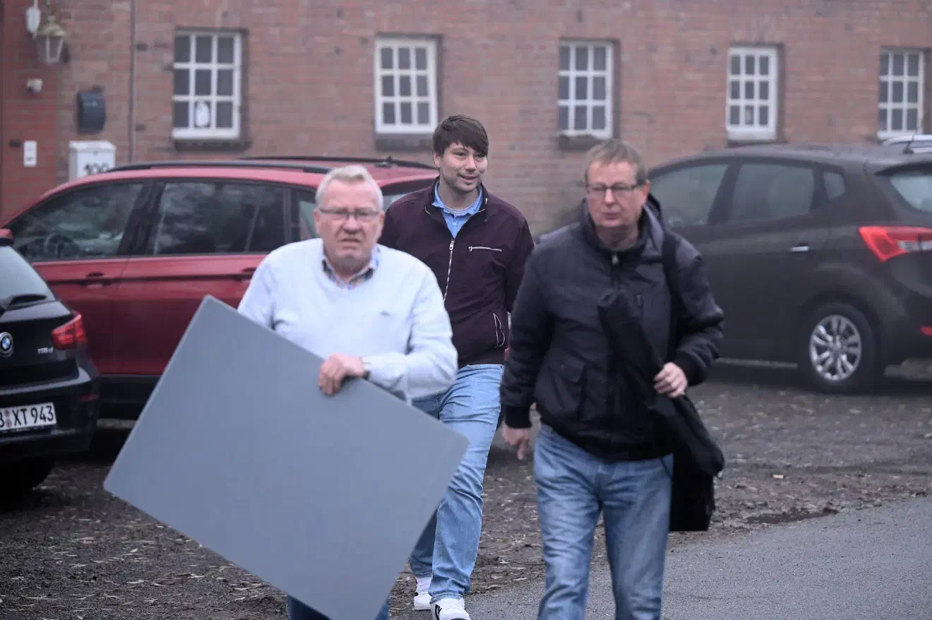 Teile der AfD-Bremen versuchten zuletzt durch die Beteiligung an den sogenannten "Corona-Protesten" diese maßgeblich zu beeinflußen.