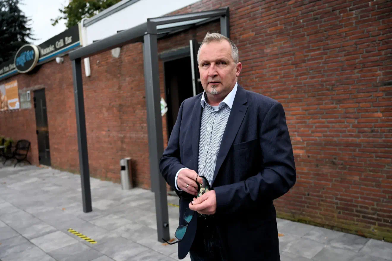 Die kommisarische Leitung war notwendig geworden, nachdem der bisherige Landesvorsitzende Peter Beck (Bild) im Januar 2021 dem chronisch zerstrittenem AfD-Landesverband den Rücken kehrte und zur Partei "Bürger in Wut" wechselte. Beck attestierte dem Bremer Landesverband in diesem Zusammenhang "ein Sammelbecken für Rechtsextremisten" zu sein. 