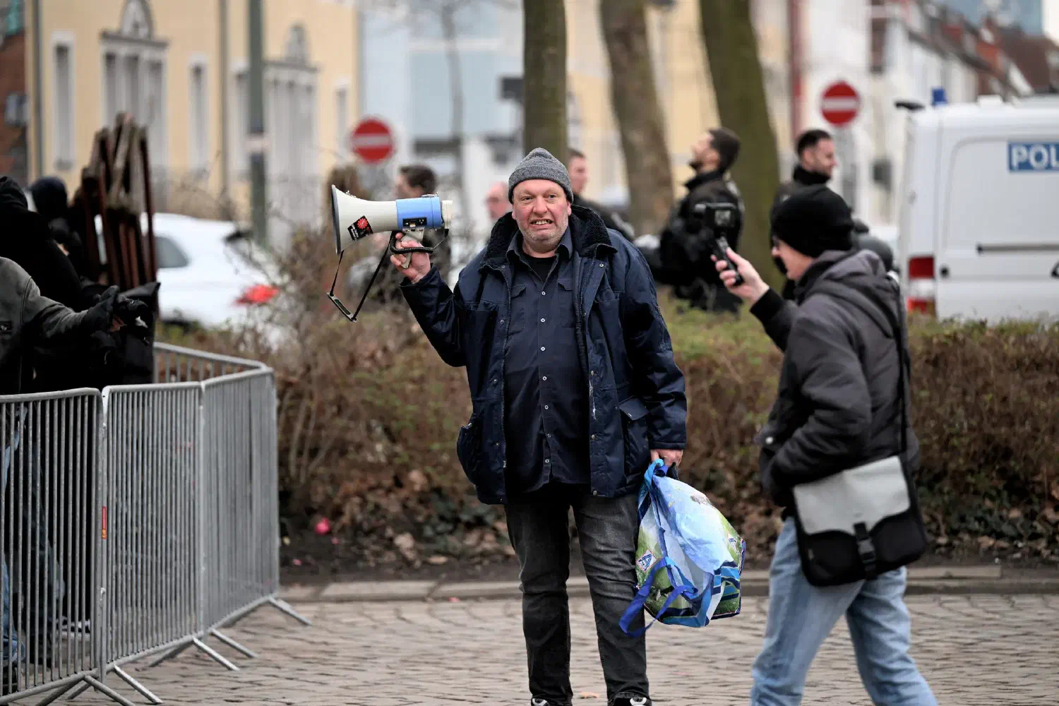 Schlag ins Wasser: AfD-Bremen bricht Demonstration vorzeitig ab