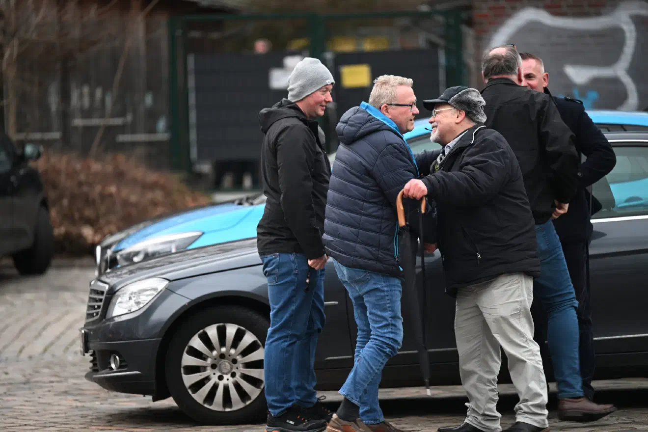 Auch Alfons Muhle (rechts) war in Bremen zugegen. Das Mitglied der AfD-Diepholz wird dem Schiedsgericht der AfD in Niedersachsen zugerechnet.