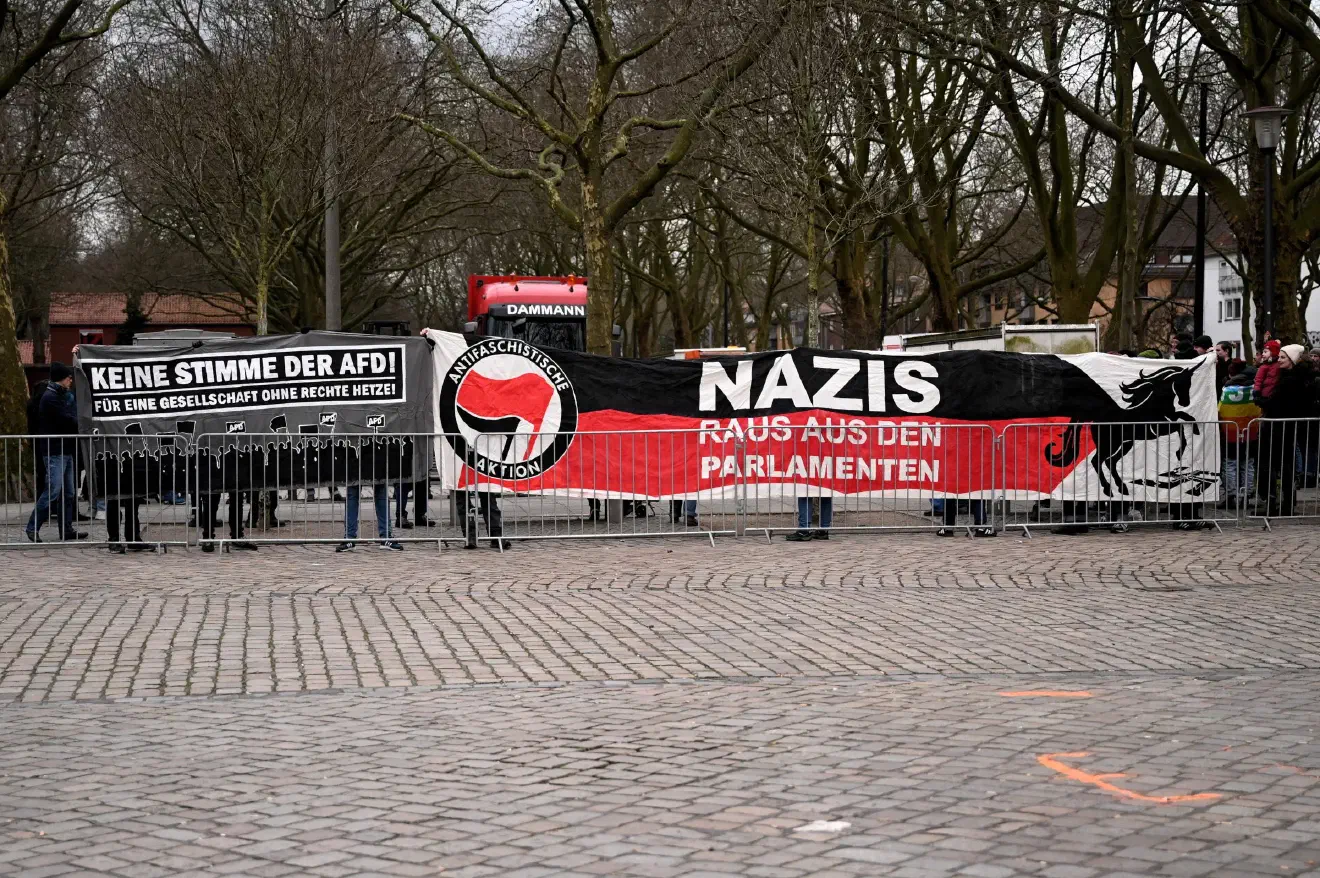 Die gegenkundgebung übte auf den weiteren Verlauf der AfD-Veranstaltung nachhaltig Einfluß aus.