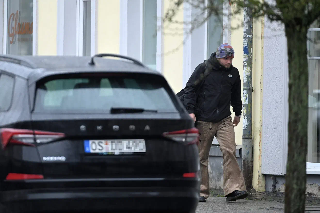 Die Anreise begann bereits ab 11 Uhr. Zu diesem Zeitpunkt reisten vor allem ehemalige JN-Mitglieder zum Veranstaltungsort, dem sogenannten "Flieder Volkshaus" in Eisenach.