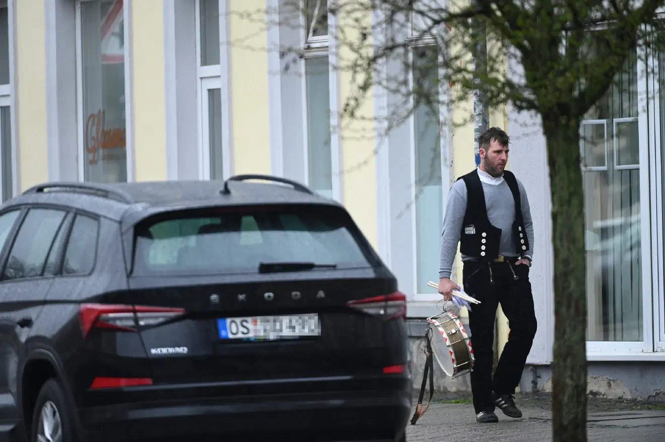 Der Name der Veranstaltung "Treffen der Generationen" leitet sich von einem gleichnamigen Treffen ab, welches die NPD in der Vergangenheit organisierte. Dabei kamen Altnazis der sogenannten "Erlebnisgeneration" mit jüngeren Neonazis zusammen. Diese "Erlebnisgeneration" ist inzwischen weitestgehend verstorben - somit wurde ein neues Format entwickelt.