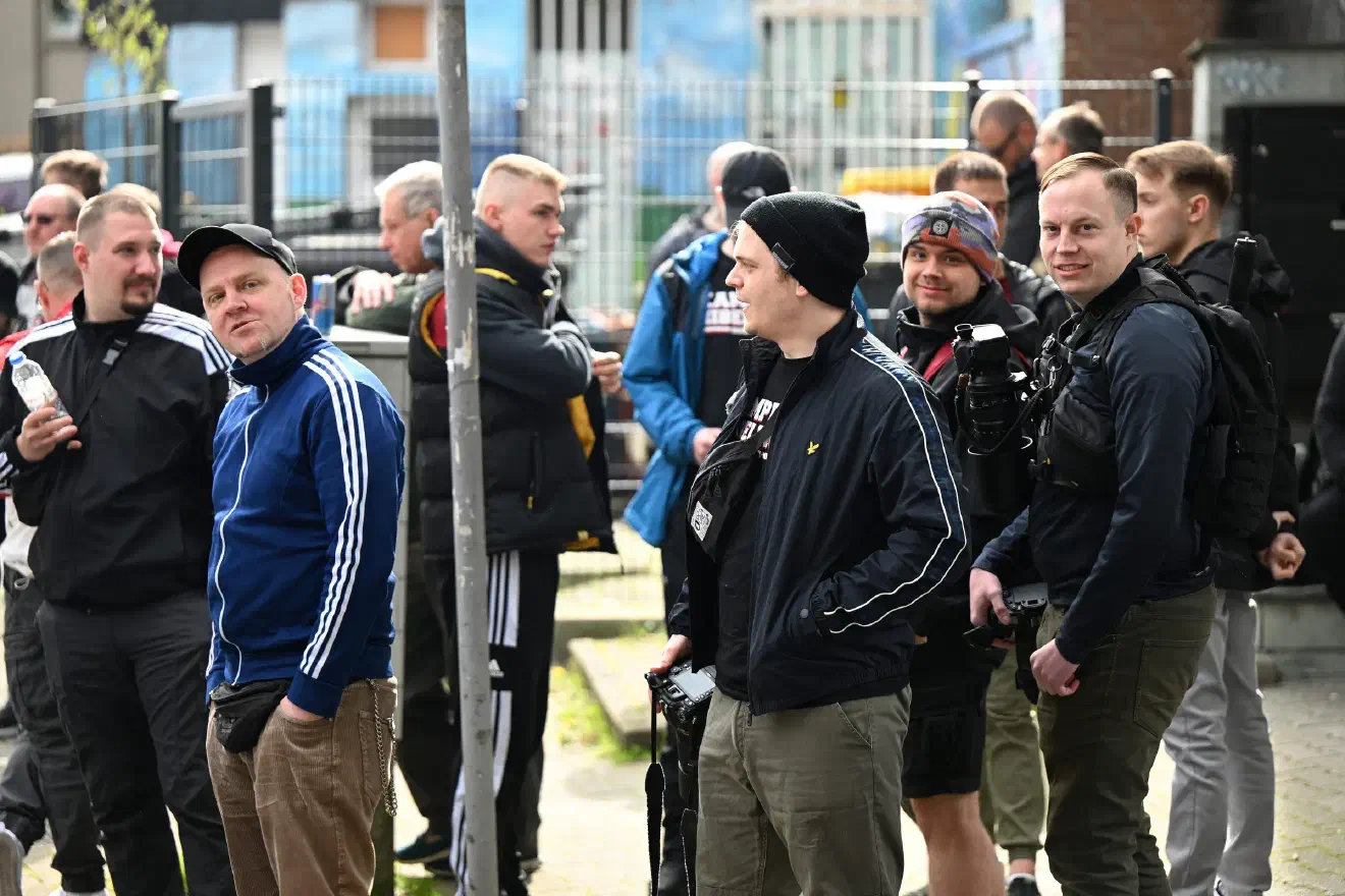 Im Verlauf des Tages fanden Kundgebungen in Recklinghausen, Lünen sowie später eine Demonstration in Dortmund statt. Als Versammlungsleiter in Recklinghausen trat André Pencek (ganz links), in Lünen der inzwischen parteilose Sven Skoda (zweiter von links) in Erscheinung.   