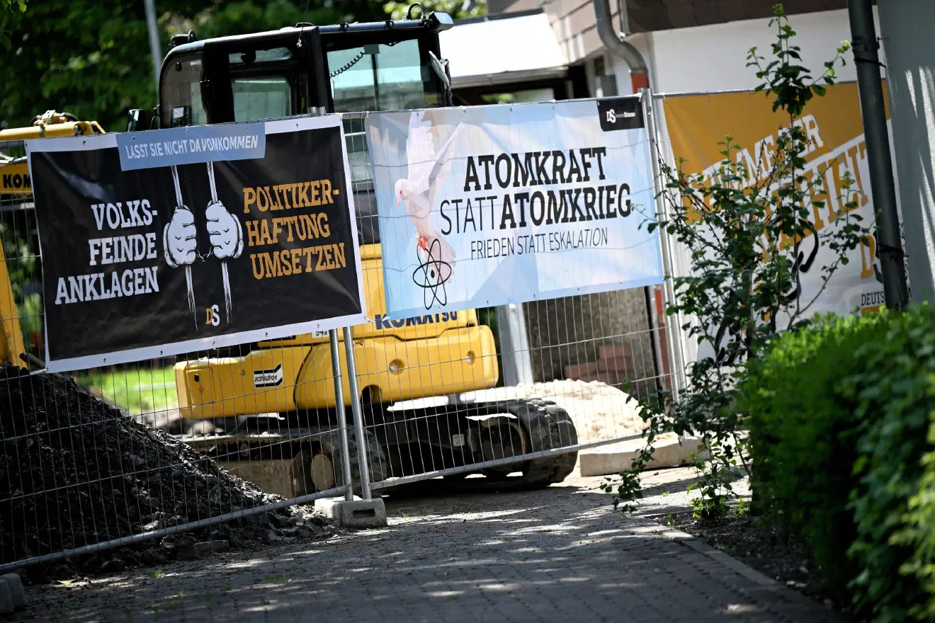 Der Strategiewandel und die geplante Umbenennung gehen einher mit einem veränderten Erscheinungsbild. Die Partei versucht sich damit ein moderner wirkendes Antlitz zu verschaffen. 