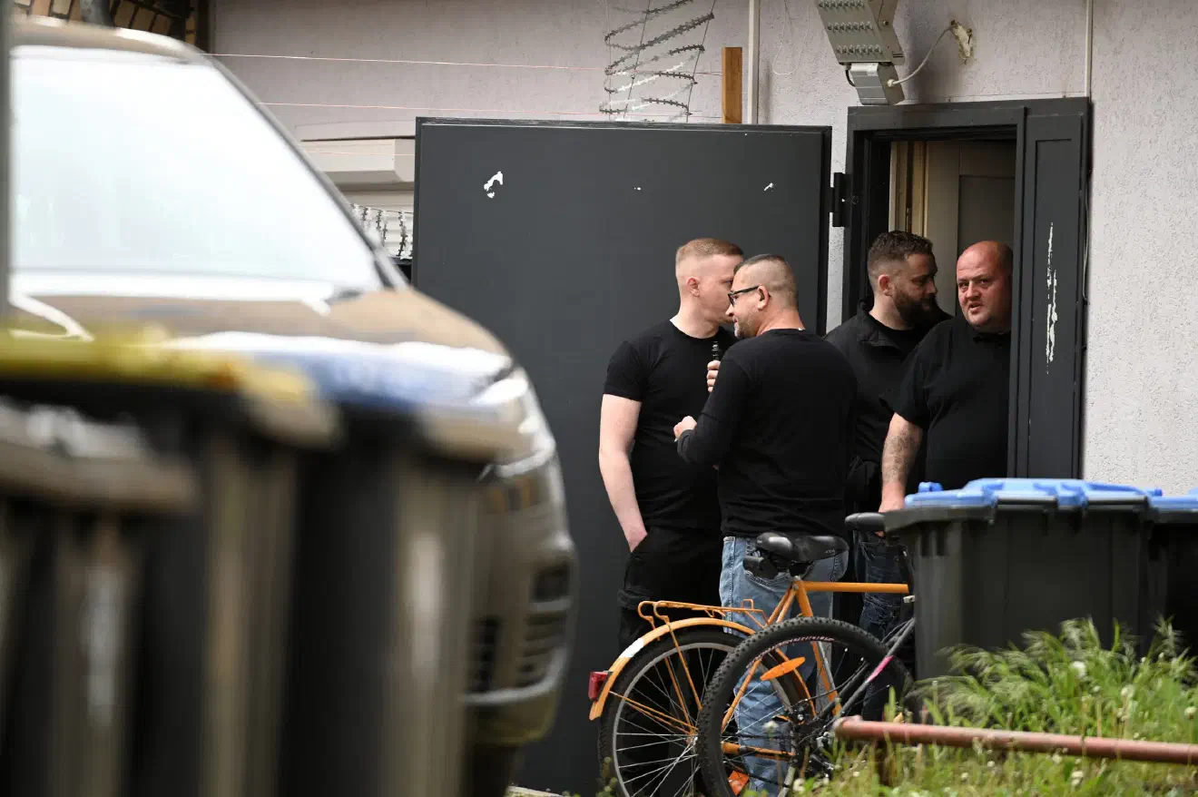 Im Gegensatz zu vorangegangenen Veranstaltungen wurden anreisende Teilnehmende zum Hintereingang des Gebäudes geleitet. Der vordere Eingangsbereich blieb während der Veranstaltung geschlossen.