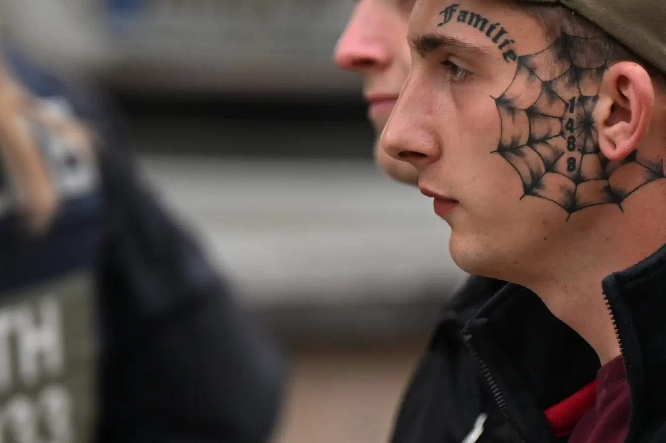 Die Zahlenkombination 1488 ist eine der international am weitesten verbreiteten Chiffres der neonazistischen Szene. Es handelt sich um eine Kombination der sogenannten "14 Words" - einem rassistischen Glaubensbekenntnis des US-amerikanischen Rechtsterroristen David Lane - und dem Zahlencode 88, welcher ein Chiffe für den Hitlergruß darstellt.