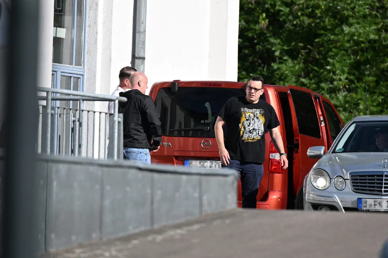 Worum es der NPD, bzw. wo sich die Mitglieder der PArtei "Der Heimat" weltanschaulich befinden, daraus machten die Anwesenden kein Geheimnis. Offen wurde hier in Riesa auf nationalsozialistische Propaganda zurückgegriffen - wie hier von Adrian W. von der NPD in Mecklenburg-Vorpommern.