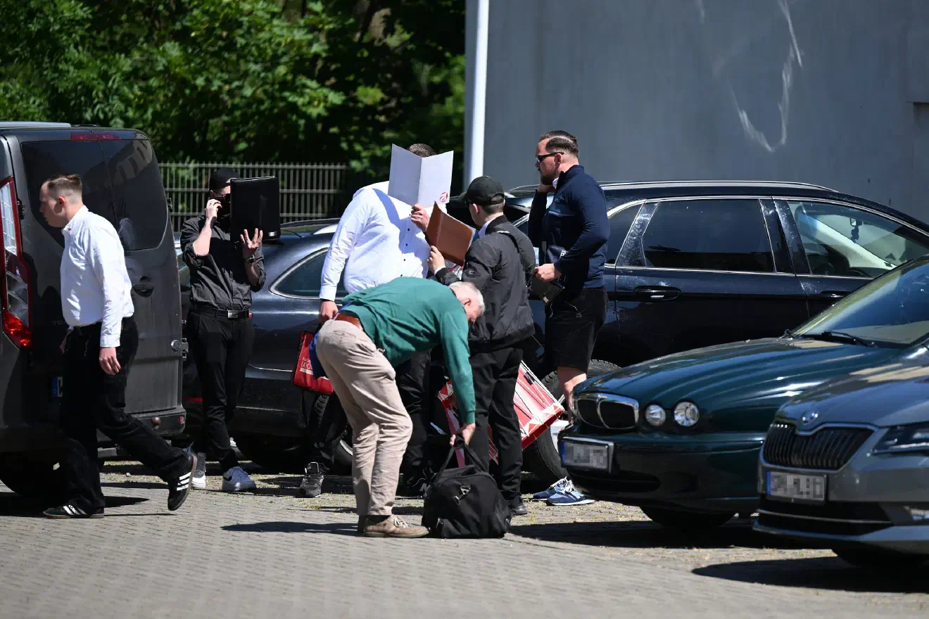 Die niedersächsischen JN-Aktivisten gelten als eine der weltanschaulich gefestigsten und umtriebigsten Mitglieder der NPD-Jugendorganisation. In Riesa legten einige JN-Aktivisten großen Wert auf Anonymität...