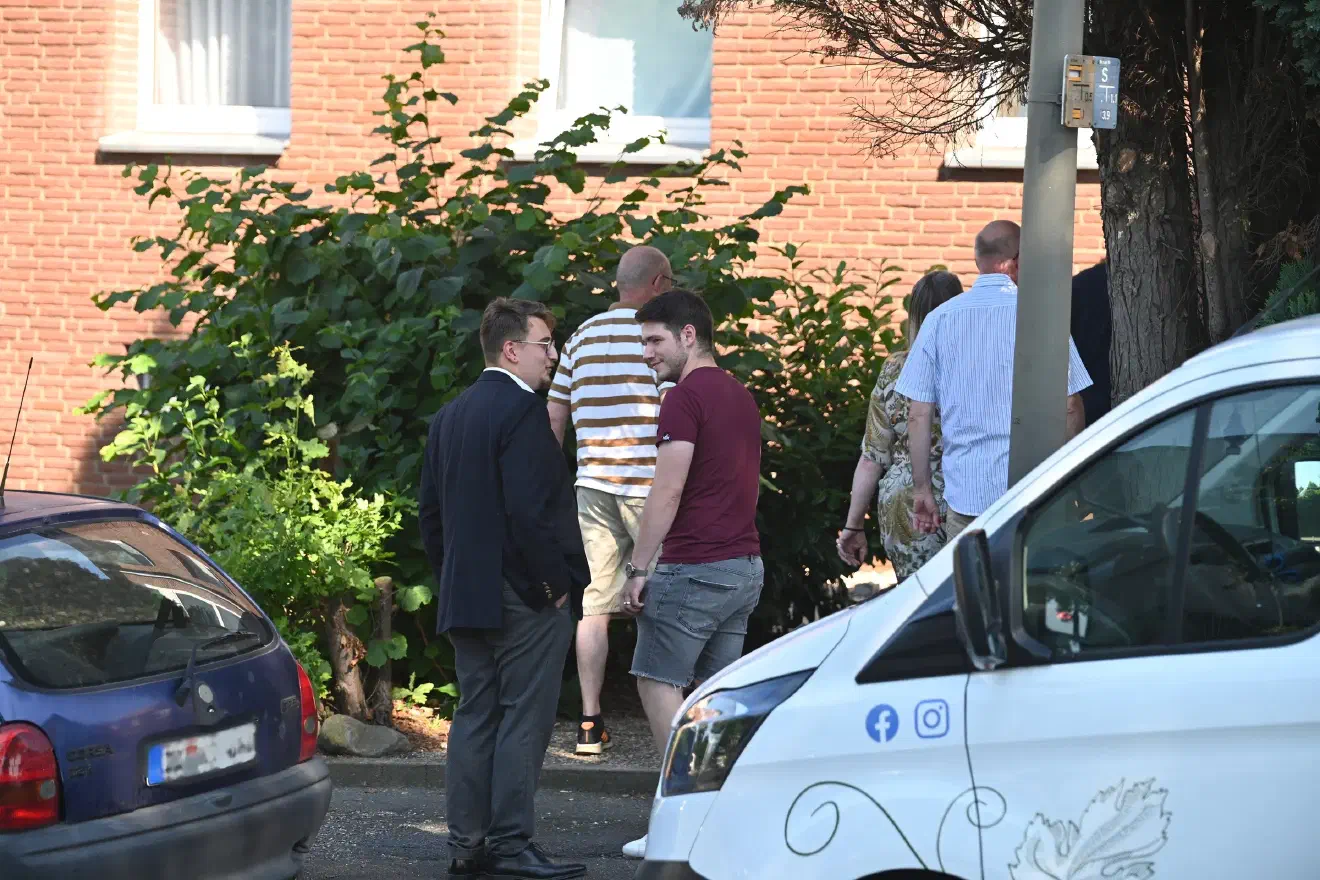 Trotz dessen gab es bei einzelnen Anreisenden im späteren Verlauf immer wieder Verwunderung darüber, wo man denn eigentlich klingeln müsse.