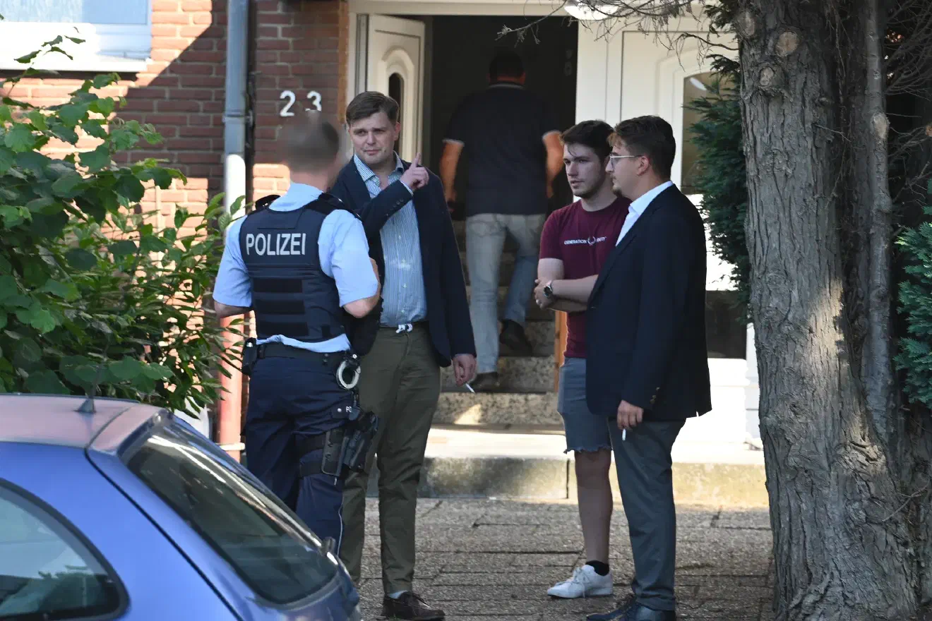Im Laufe der Anreise erschien auch die Polizei am Veranstaltungsort, da die Organisator:innen sie gerufen hatten.
