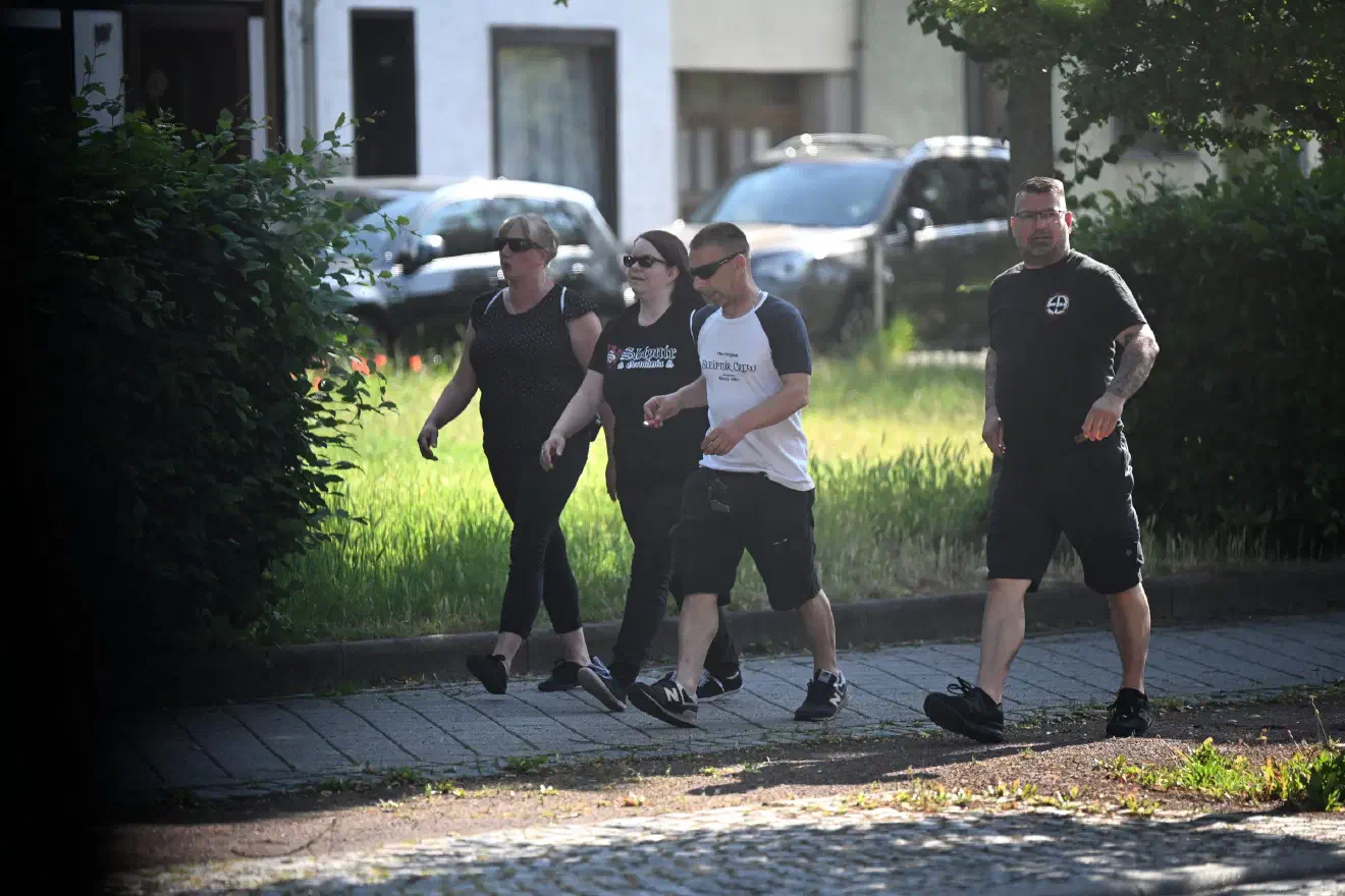 Erneut fand im thüringischen Eisenach ein Wochenende voller Rechtsrock statt. Am Freitag sowie am Samstag versammelten sich zu diesem Zweck Neonazis aus mehreren Bundesländern im sogenannten "Flieder Volkshaus" - welches gleichzeitig als Landeszentrale der NPD-Thüringen fungiert - die sich inzwischen in "Die Heimat" umbenannt hat.