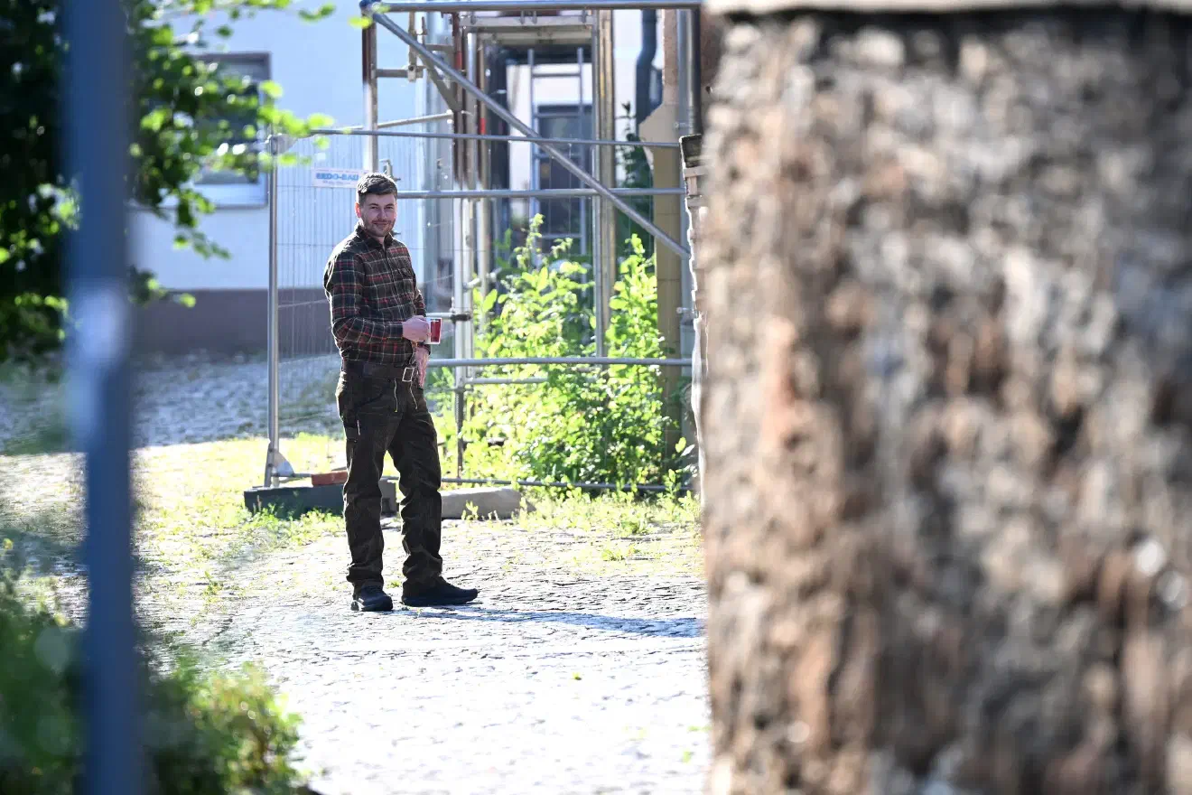 Dornbrach stellte dort prominent die Arbeit von Metapol in einem Vortrag vor und empfahl Metapol für die strategische Bildungs- und Schulungsarbeit der "Jungen Alternative" (JA) bundesweit. An der Veranstaltung im niedersächsischen Höfen bei Uchte nahm die AfD-Jugend aus mehreren Bundesländern teil, darunter Niedersachsen, Schleswig-Holstein, Sachsen-Anhalt, Hessen, Thüringen und Brandenburg. Auch Vertreter:innen aus dem Bundesvorstand waren zugegen.