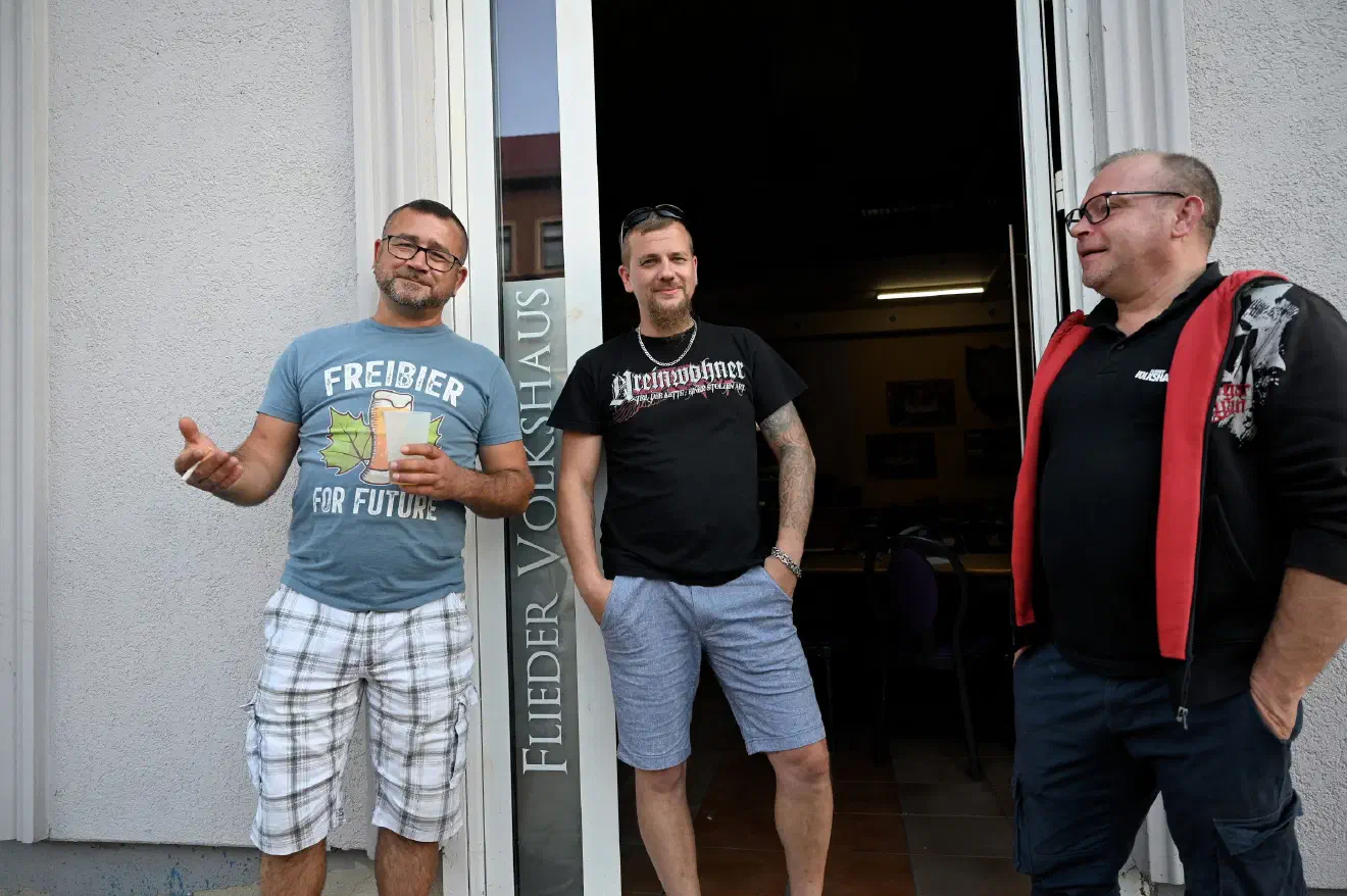 Wieschke, hier rechts im Bild, übernahm während der Veranstaltung die Rolle des Veranstalters.