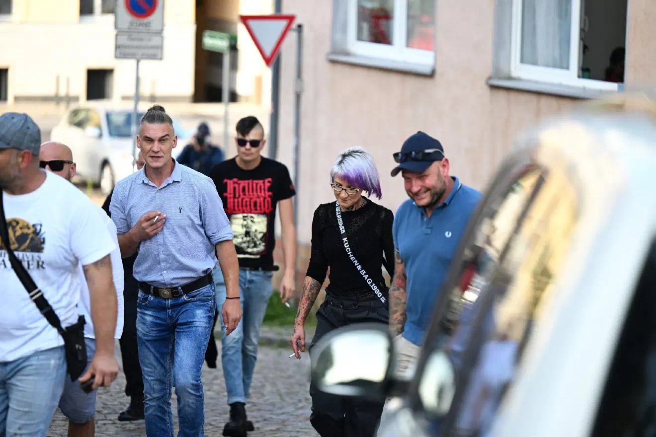 Berührungsängste zum organisierten Neonazismus hat Christian Klar nicht. Von ihm organisierten Veranstaltungen werden regelmäßig von Neonazis unterstützt.