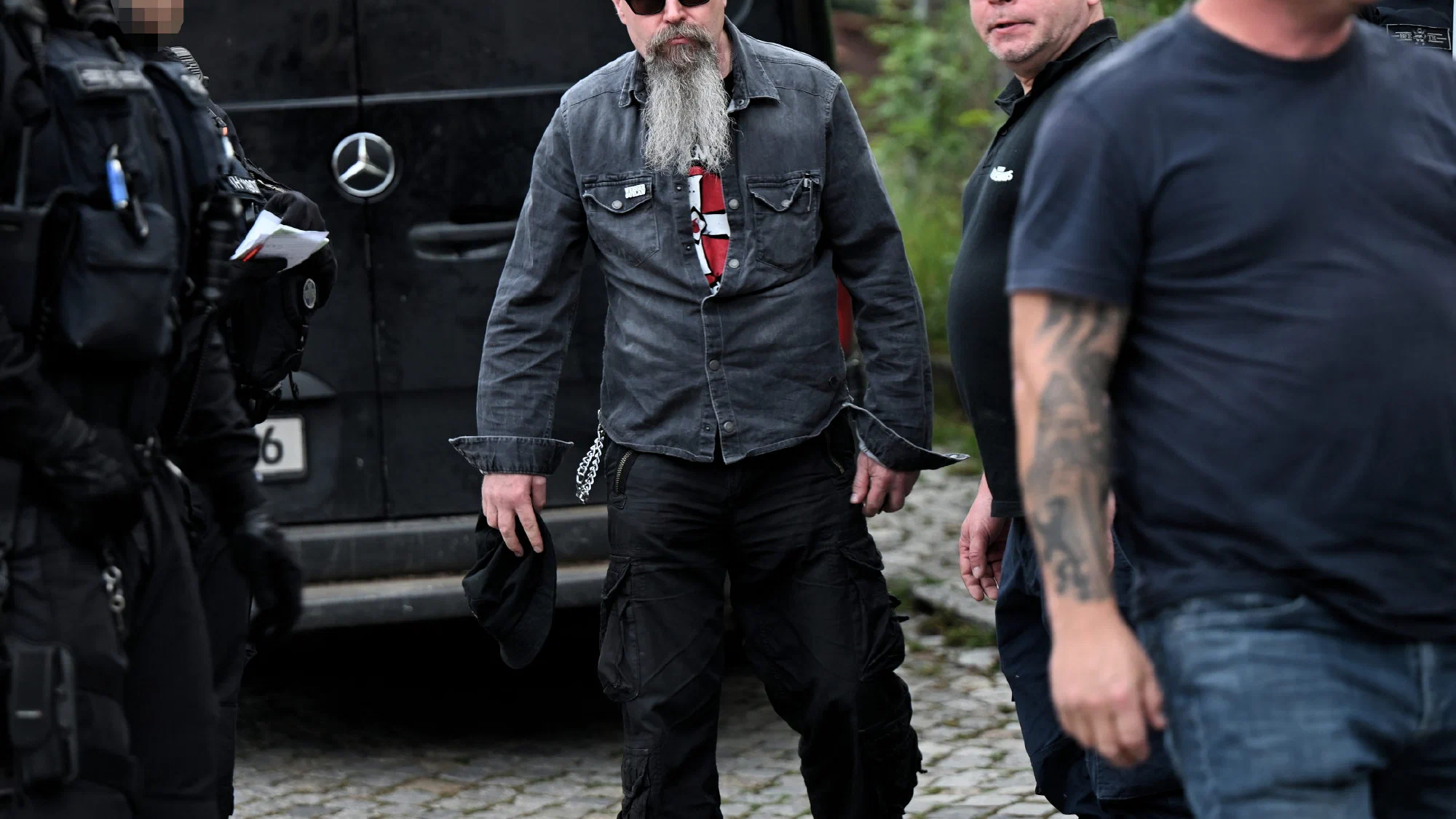 Hier wird Volksverhetzung noch groß geschrieben. Rechtsrock-Konzert in Eisenach)