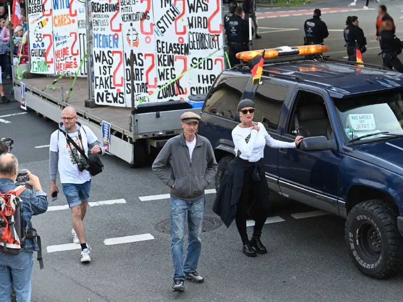 Demonstration von Verschwörungsideolog:innen in Bremen