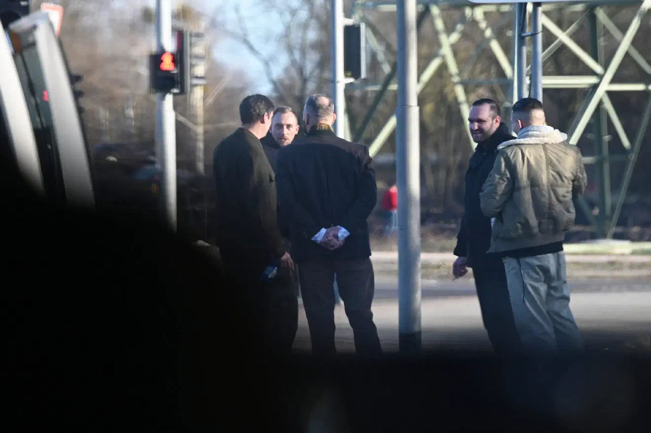 Mit dabei war auch Sacsha Krolzig von der Neonazi-Partei "Die Heimat" (ehemals NPD) aus Dortmund - hier rechts im Bild. Krolzig war auf der Veranstaltung als Redner angekündigt.  