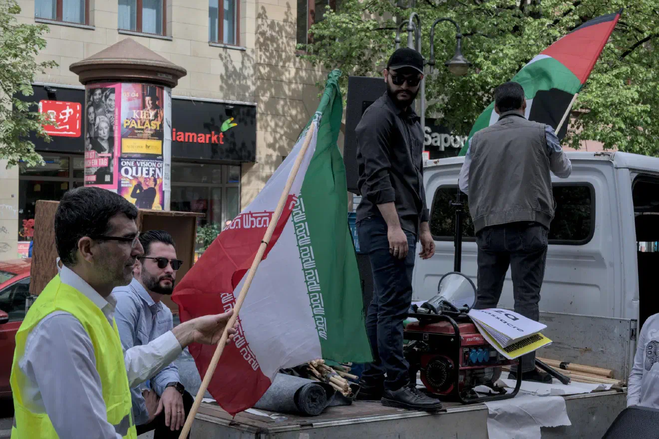 Der Al-Quds-Tag (deutsch Jerusalem-Tag) wurde 1979 zum ersten Mal vom damals nach der islamischen Revolution frisch gekürten Staatsführer Ruhollah Chomeini in Teheran ausgerufen und hat seitdem die Beendigung der Existenz Israels sowie den Kampf gegen die USA zum Ziel.