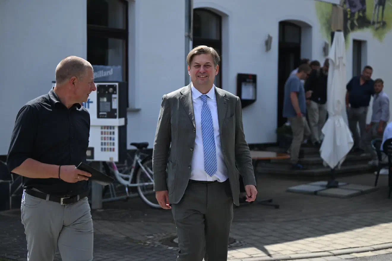 Der umstrittene Afd-Europaabgeordnete Maximilian Krah war in Schnellroda nicht das einzige AfD-Mitglied. Politiker:innen aus Kommunal- und Landesebene waren zahlreich vertreten.