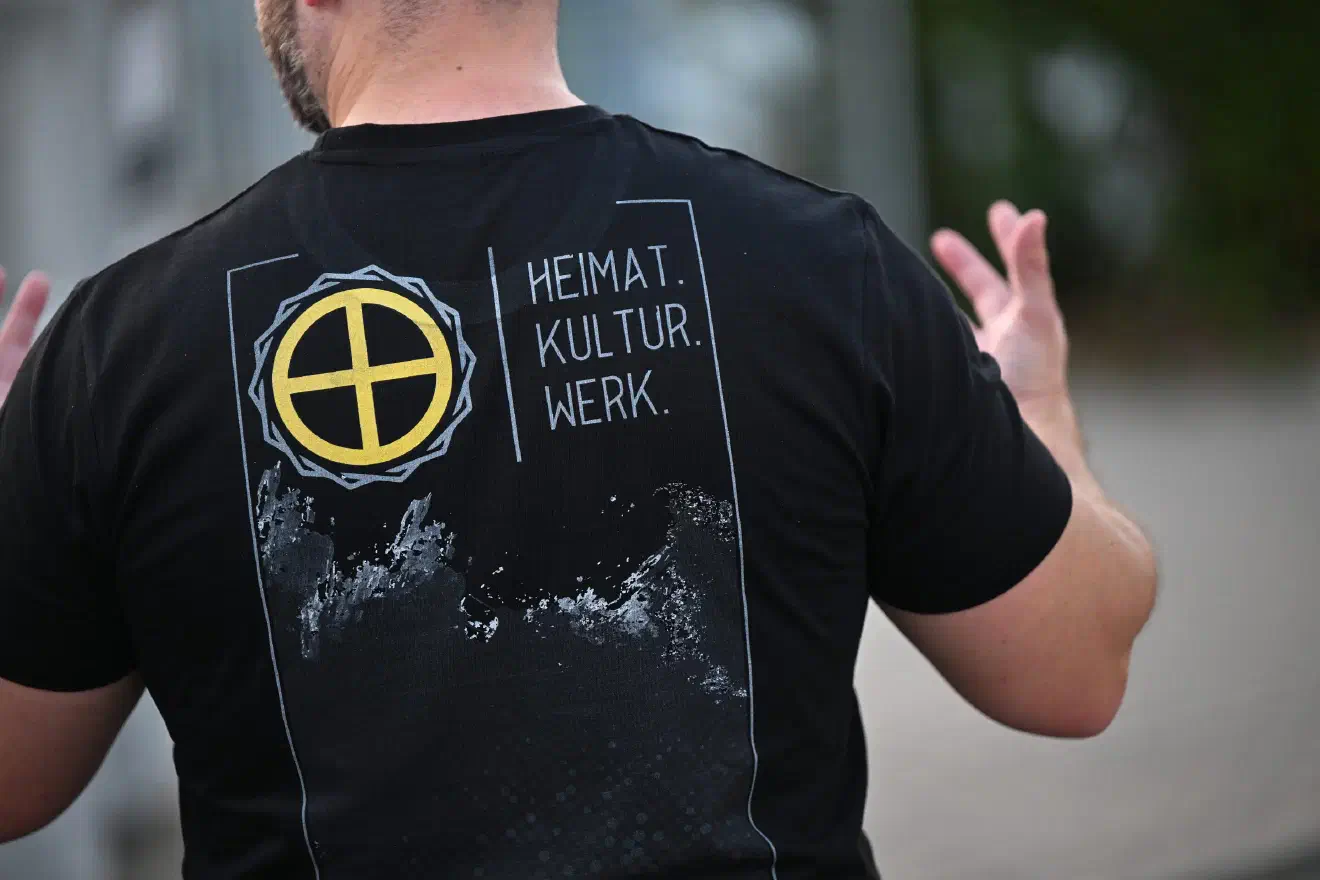 Am 06. September 2024 veranstaltete das sogenannte "Heimatkulturwerk" (HKW) der Partei "Die Heimat" (ehemals NPD) ein Rechtsrockkonzert im sächsischen Riesa.