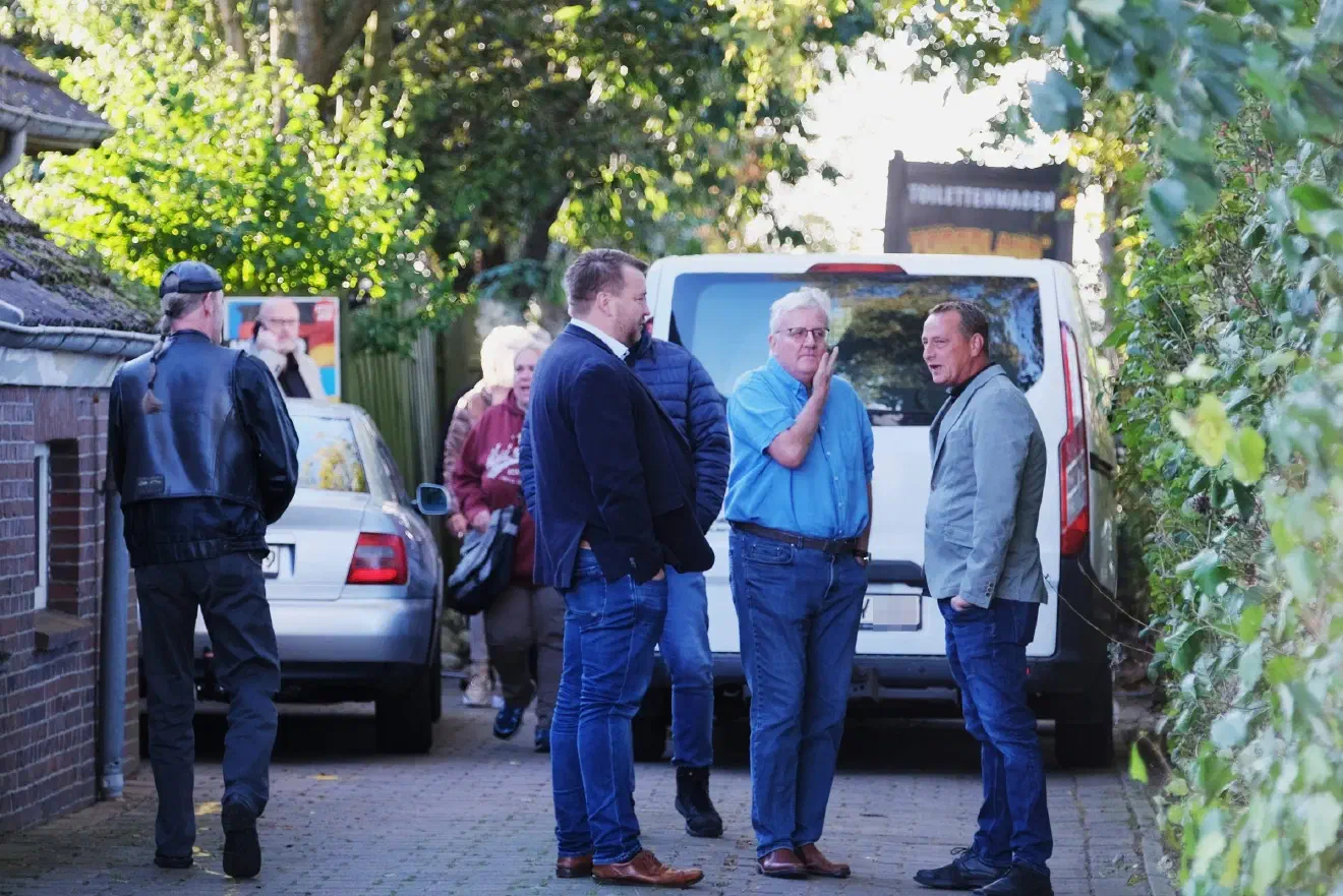 Die Fusion wurde forciert, um die AfD in der Region zu stärken; der Vorwurf der Untätigkeit des vorherigen Wittmunder Vorstands wirkte dabei wie eine vorgeschobene Begründung.