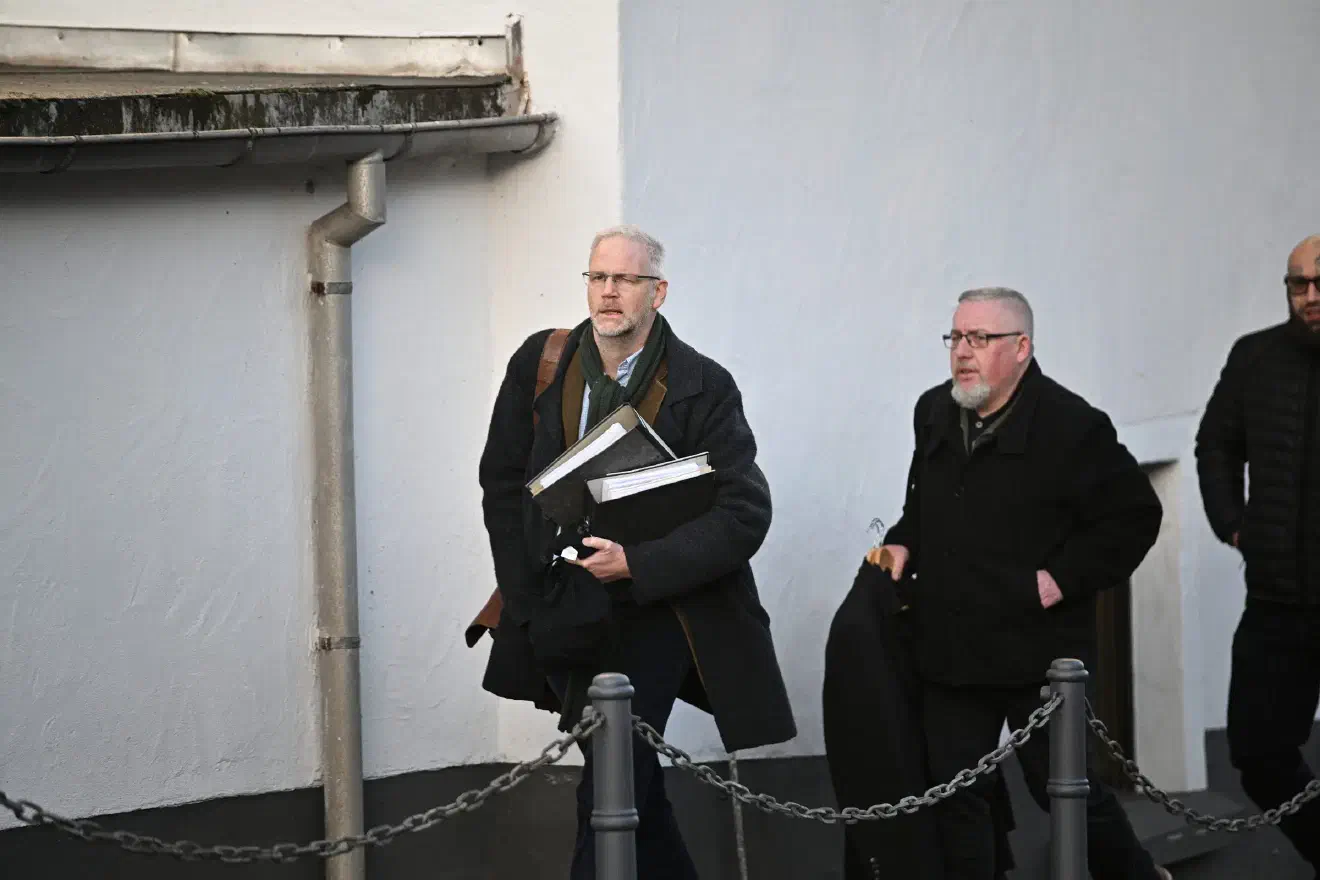 Dessen Strategie der Umbenennung stieß nicht nur auf Gegenliebe - am Ende spalteten sich verschiedene Landesverbände von der nun in »Die Heimat« umbenannten Partei ab und führten die NPD als eigenständige Partei fort.