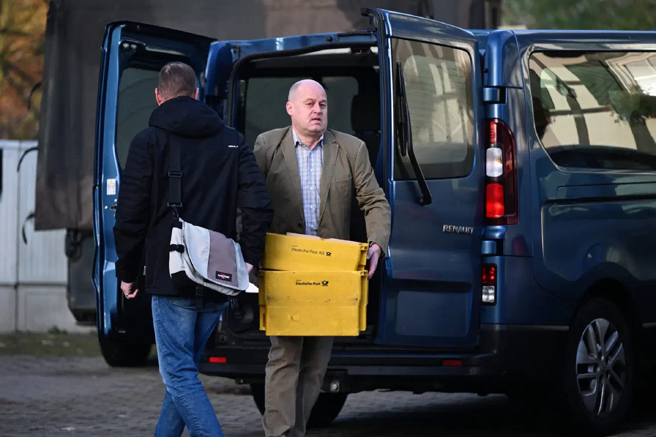 So wurden dem bisherigen Organisationsleiter der Partei, der langjährige Parteikader Patrick Wieschke aus Thüringen, »schmerzhafte Konsequenzen« im Vorfeld des Parteitags angedroht. Wieschke hatte in einem Gerichtsverfahren gegen Neonazis der Gruppierung »Knockout 51« ausgesagt - dies wurde als Verrat an den Strukturen gewertet. 
