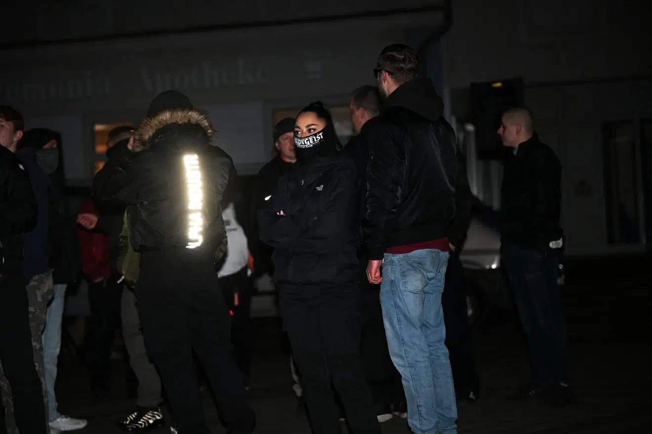 Begleitet von antifaschistischen Protesten und einem starken Polizeiaufgebot versammelten sich etwa 50 Teilnehmende auf dem Dorstfelder Wilhelmsplatz.