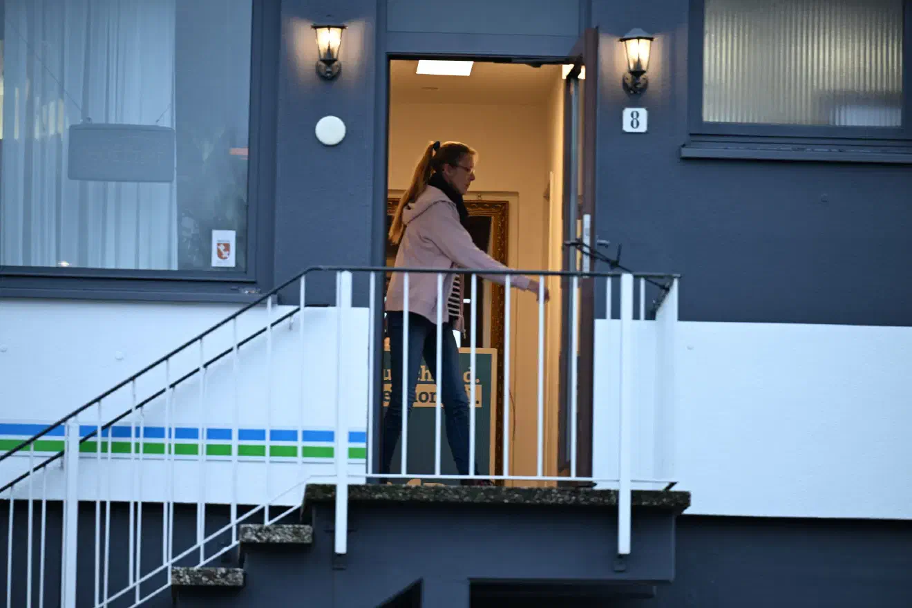 Der als heillos zerstritten geltende Landesverband hatte zuletzt dafür gesorgt von den zurückliegenden Bürgerschaftswahlen im Jahr 2023 ausgeschlossen zu werden. Zwei verschiedene Fraktionen (der sogenannte »Rumpfvorstand« und der sogenannte »Notvorstand« der AfD Bremen hatten zwei unterschiedliche Kandidat:innenlisten abgegeben - mit dem Ergebnis das keine der beiden Listen zugelassen wurde.