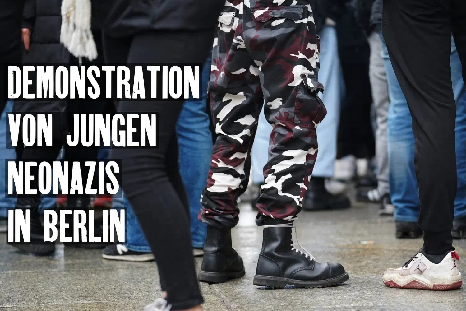 Demonstration von jungen Neonazis in Berlin