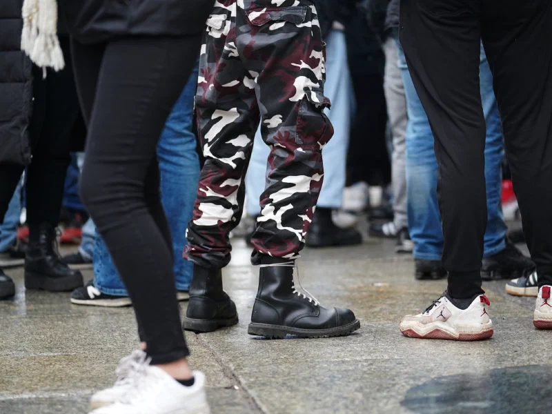 Demonstration von jungen Neonazis in Berlin