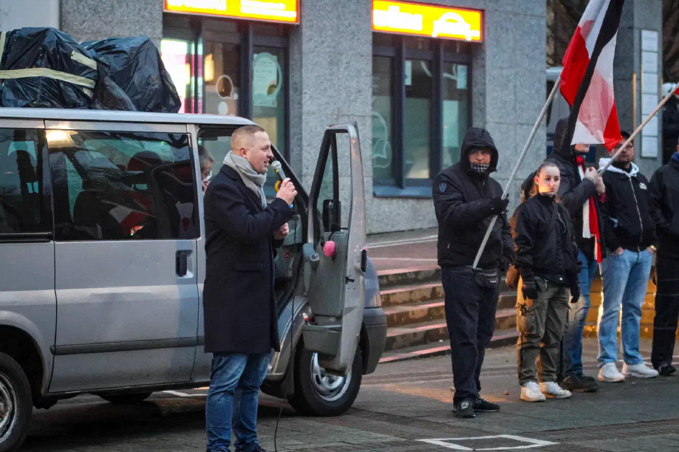 Einige dieser verzogenen Personen wie Michael Brück, welcher in Chemnitz bei den Feien Sachsen“ aktiv ist oder der in den Harz verzogene Alexander Deptolla übernahmen eine aktive Rolle während des Aufmarsches.