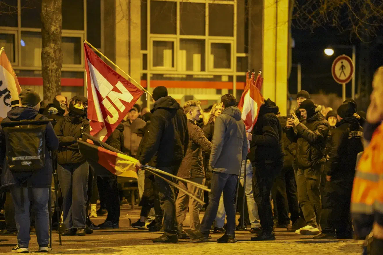 Die Personen, welche die Organisation der Demonstration übernommen hatten, entstammten dabei fast ausschließlich der neonazistischen Partei "Die Heimat" (ehemals NPD) und ihrer Jugendorganisation "Junge Nationalisten" (JN).