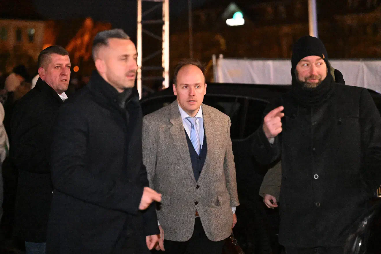 Stattdessen wurde, versehen mit rassistischen Untertönen, immer wieder auf die migrantische Herkunft des Mannes verwiesen und ein rechter Kulturkampf beschworen.