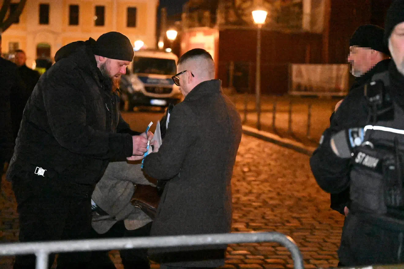 Bei soviel Geraune einer -völkischen Rebbelion- durfte natürlich auch die militante Neonaziszene nicht fehlen.
