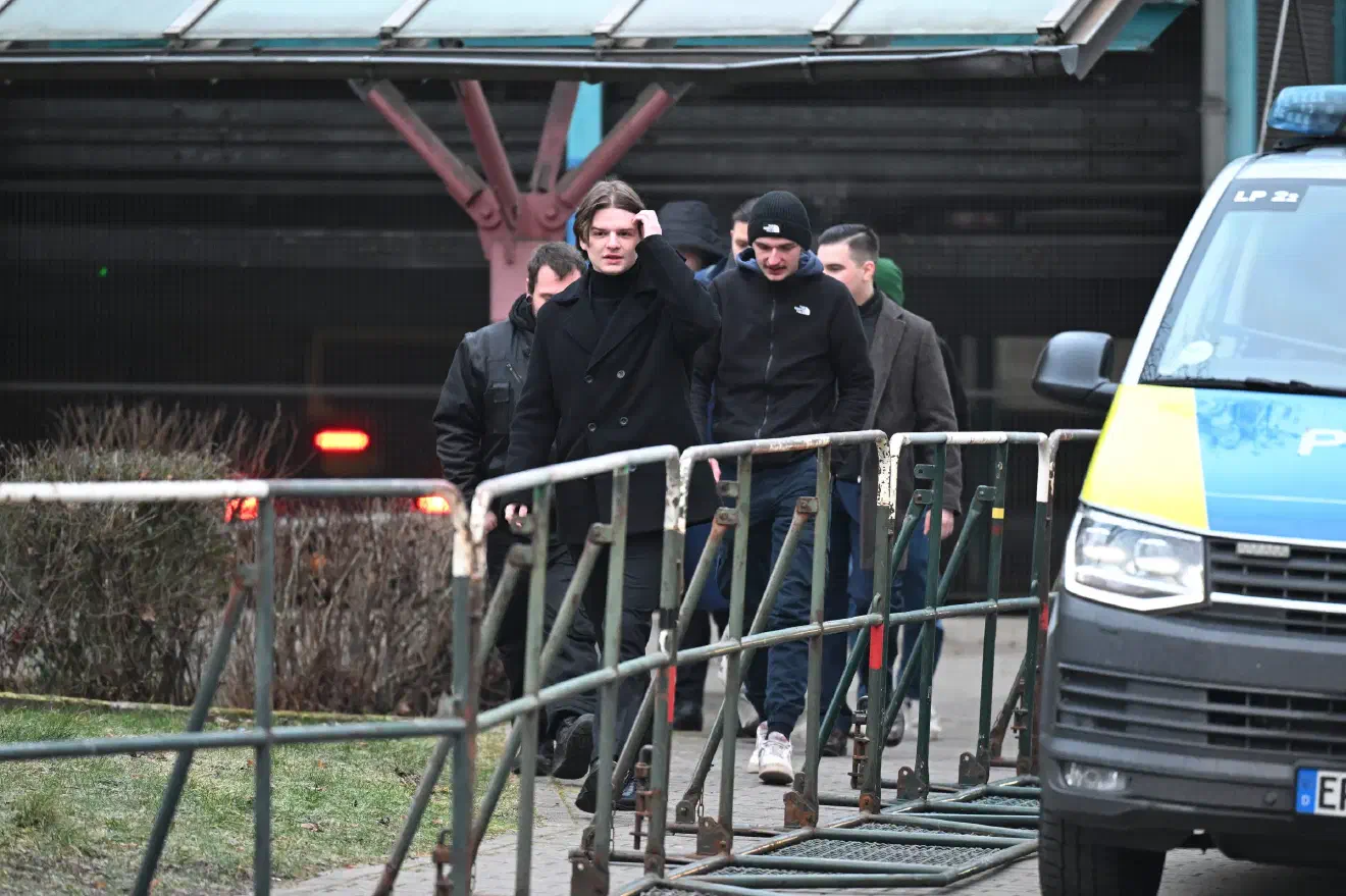 Das erschwert nicht nur mögliche Organisationsverbote – da ein solches nun die Gesamtpartei erheblich stärker betreffen würde –, sondern ermöglicht der AfD auch einen deutlich engeren Zugriff auf ihr jugendliches Vorfeld.