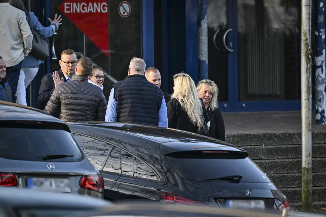 Gegen den Landesparteitag protestierte vor Ort ein breites Bündnis mit verschiedenen Aktionen, an denen etwa 800 Personen teilnahmen.