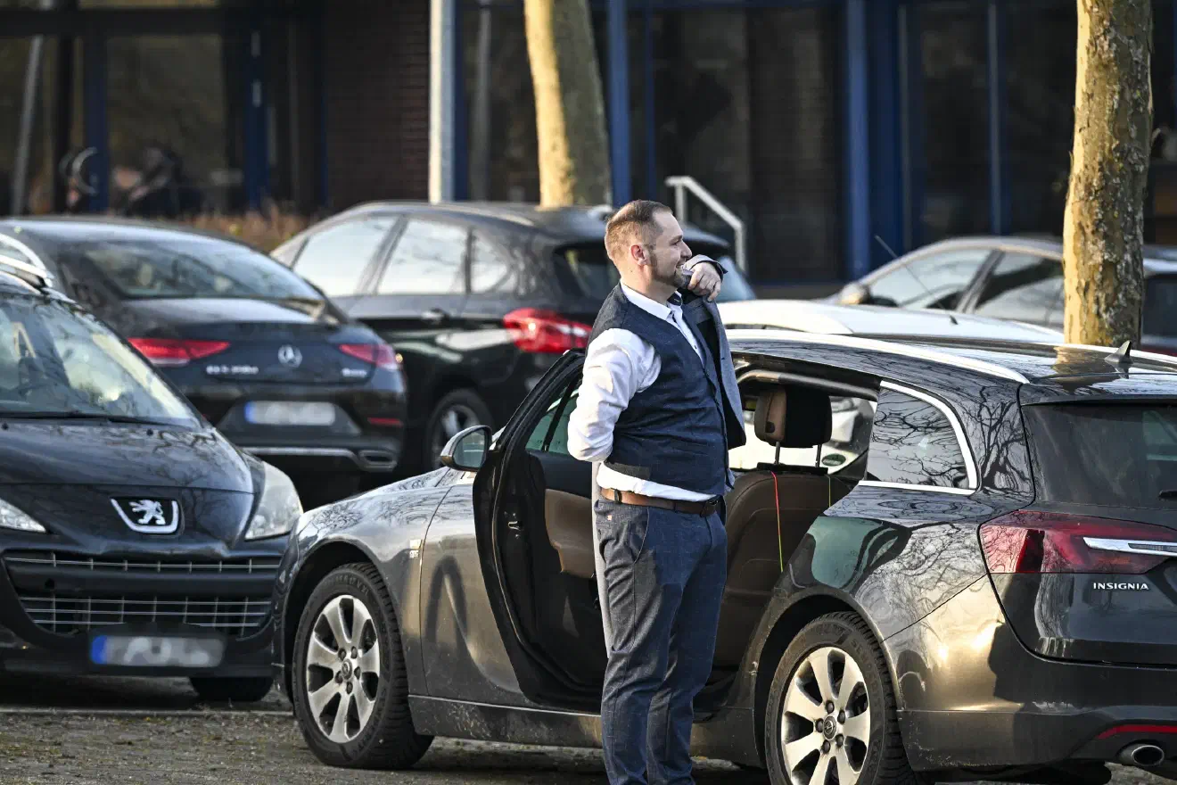 Kurzzeitig wurde auch das Arbeiten von einer öffentlichen Straße durch die Polizei unterbunden, da der AfD durch die Einsatzleitung das Hausrecht über eine öffentliche Straße zugesprochen wurde. Dies wurde anschließend wieder aufgehoben.
