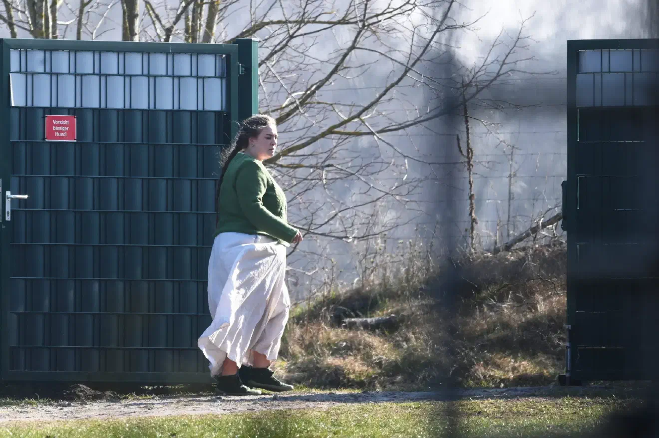 Vor Ort war auch die Neonaziaktivistin Jasmin Triebel, die ursprünglich zu den JN-Strukturen aus der Region Braunschweig zählte und inzwischen nach Sachsen-Anhalt verzogen ist.