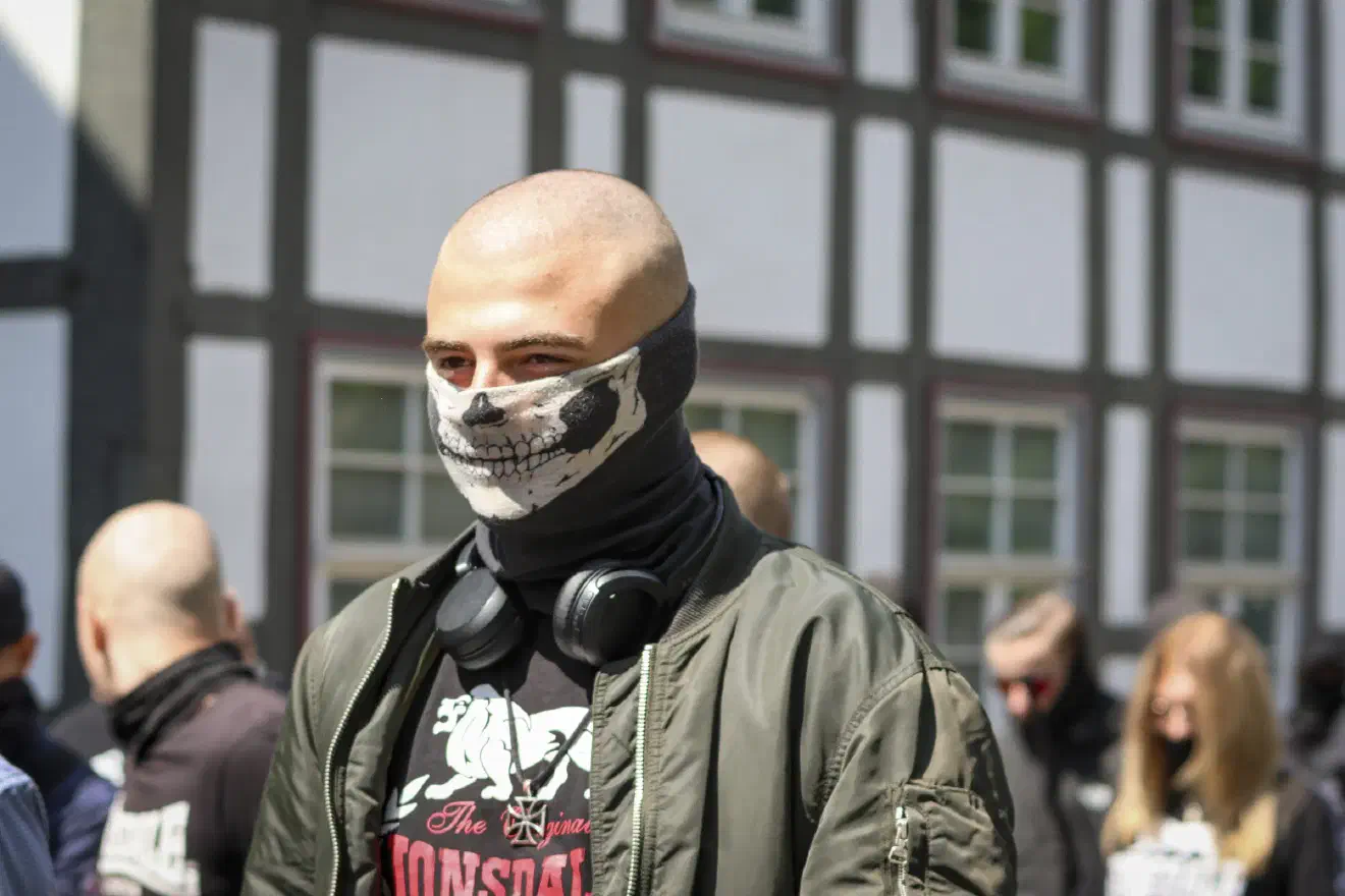 Auf einen kurzen Redebeitrag folgte dann das gemeinsame Posieren der Neonazis für eigene Fotos.