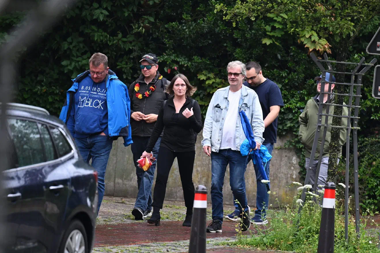 Bei dieser Jubiläumsveranstaltung  waren knapp 50 Teilnehmer:innen anwesend; an "normalen" Montagen liegt die Zahl meist bei um die 30. Aber auch diese wird nur dadurch erreicht, dass etliche Teilnehmer:innen aus anderen Landkreise anreisen, wie hier eine Gruppe Bremer AfDler:innen.