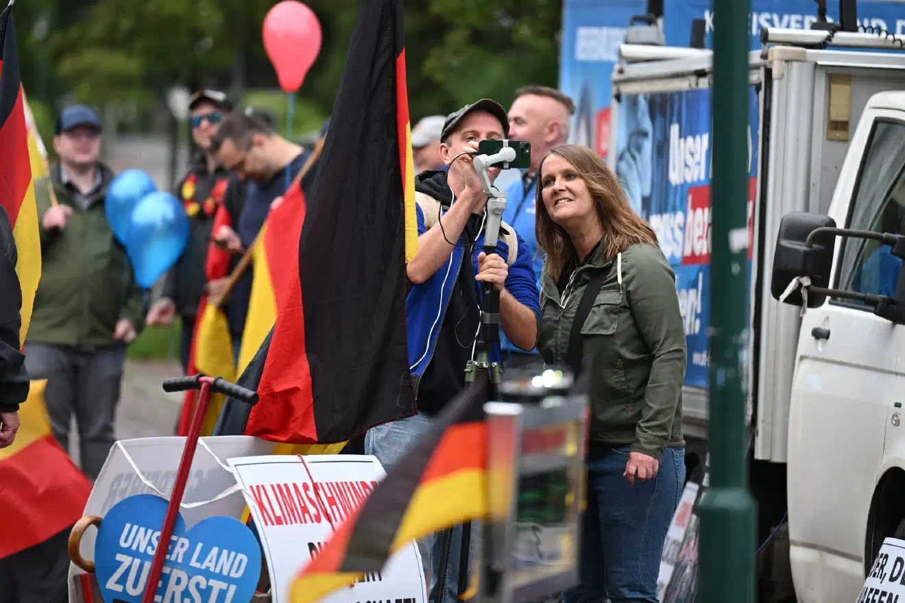Allerdings zweimal trat in den letzten Wochen Danny Hilse, Organisator der sogenannten "Gemeinsam für Deutschland" (GfD) – Demonstrationen in Niedersachsen auf und durfte für seine Veranstaltung Ende Juni in Hannover werben.