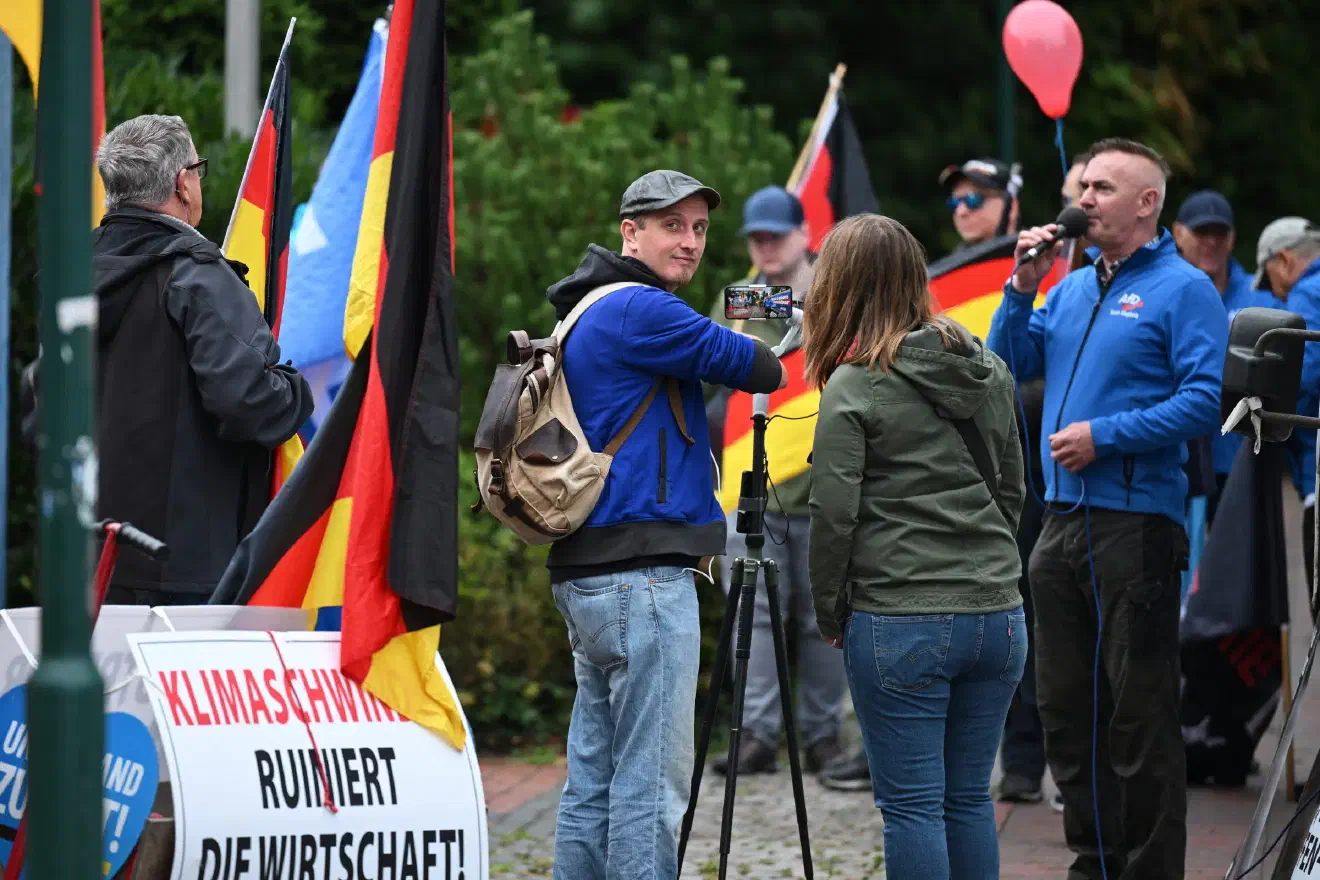 Im Gegenzug reiste die AfD Diepholz dann mit 5 Personen nach Hannover und Andreas Iloff durfte dort einen Redebeitrag halten. Die Teilnehmer:innenzahl von etwa 180 bezeichnete Iloff im Nachhinein für eine Stadt wie Hannover als beachtlich.