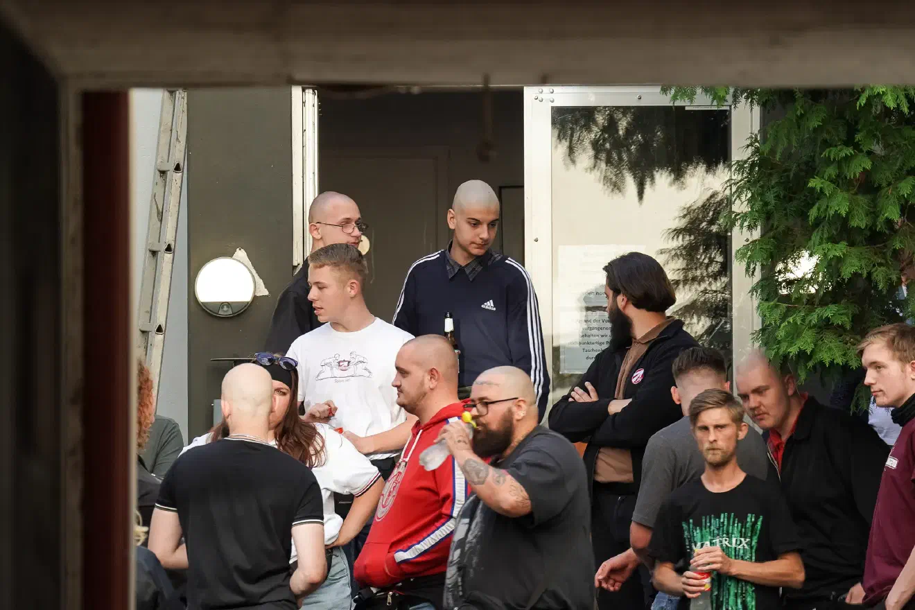 Diese Veranstaltungsreihe läuft dort seit einigen Monaten - ihr Ziel: junge Menschen ansprechen, politisch auf Linie bringen und strukturell an die Partei binden.