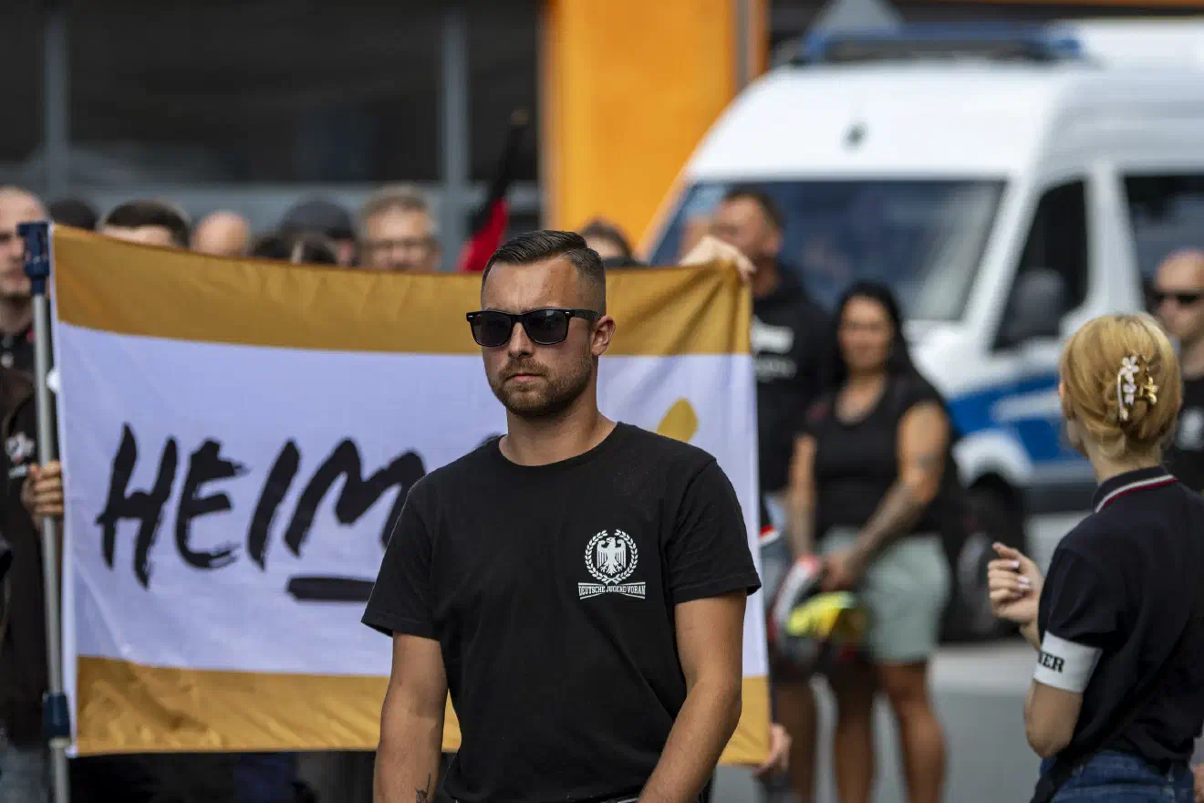 Zunehmend ist eine Annäherung an etablierte extrem Rechte Strukturen zu beobachten. Exemplarisch zeigt sich das an der Struktur von „Deutsche Jugend Voran“ (DJV) rund um Julian Milz, die sich zunehmend in Richtung der JN orientiert.